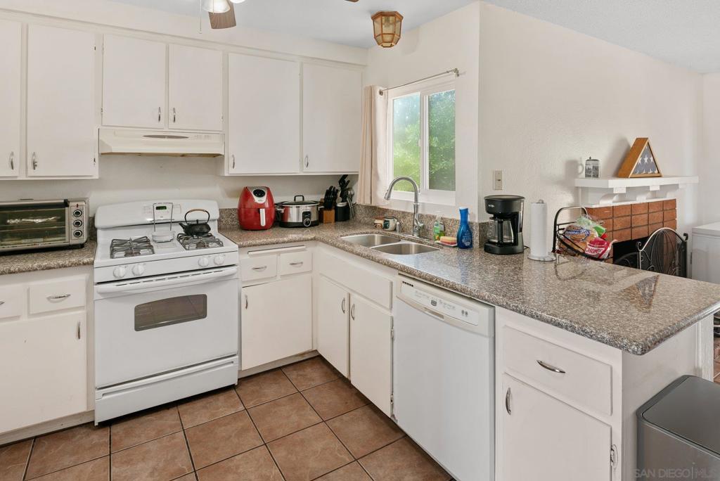 3521 Strawberry Place - photo 10
