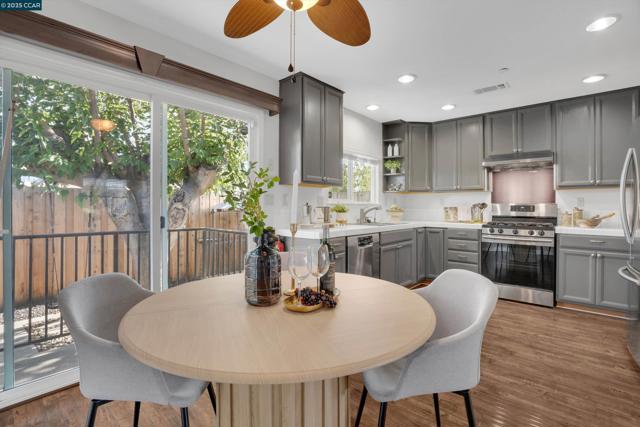 6911 Brentwood Blvd, Brentwood CA: https://media.crmls.org/mediaz/ce3e3f18-6722-4e1c-a0a8-a29e8f1bd9ab.jpg