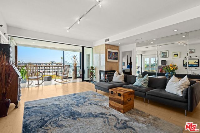 6220 Pacific Avenue, Playa del Rey CA: https://media.crmls.org/mediaz/ce3e430b-36b0-44ec-91c4-a111e805029d.jpg