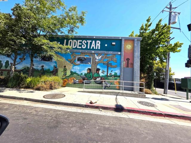 10468 West Court, Oakland CA: https://media.crmls.org/mediaz/ce3f8a16-7cb7-4754-92ce-be7eb12a7ef9.jpg