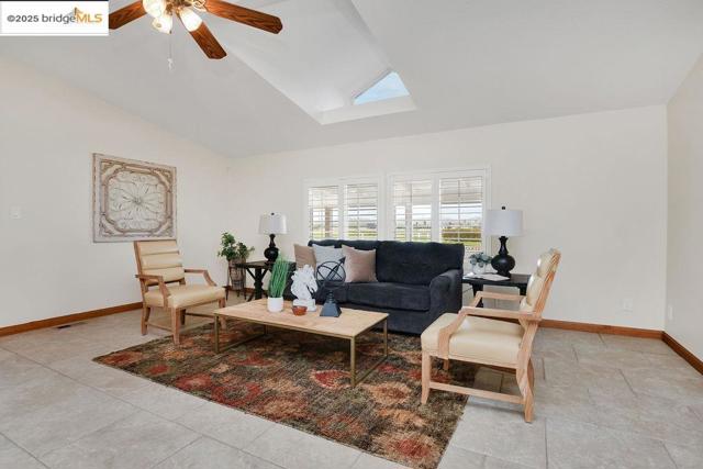 4985 Bixler Road, Byron CA: https://media.crmls.org/mediaz/ce3fc7eb-af3d-4c13-b766-c631fc956466.jpg