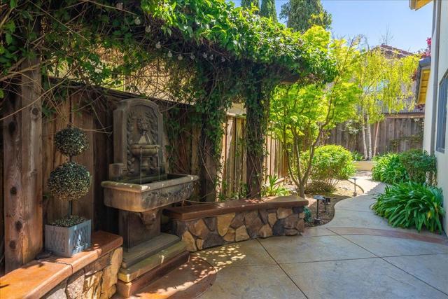 17666 Winding Creek Road, Salinas CA: https://media.crmls.org/mediaz/ce3fe502-49c6-415a-a97b-26ac30e69b4d.jpg