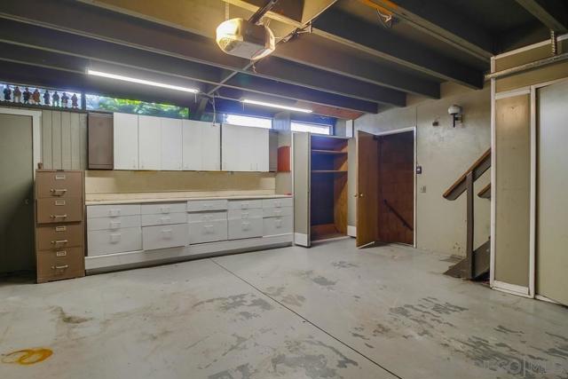 954 Harbor View Dr, San Diego CA: https://media.crmls.org/mediaz/ce402b1c-0d4c-44aa-8d8c-7f936a16bdb6.jpg