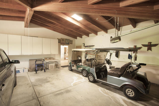 Image 41 of 63 For 70796 Fairway Drive