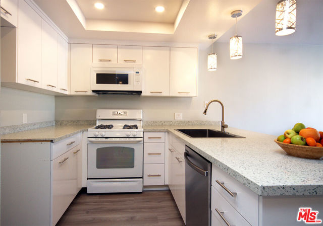 6820 Remmet Avenue, Canoga Park CA: https://media.crmls.org/mediaz/ce407db9-d112-4c51-9ba6-ec29c807d42c.jpg