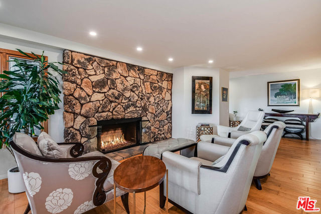 2553 Carpenter Street photo 7