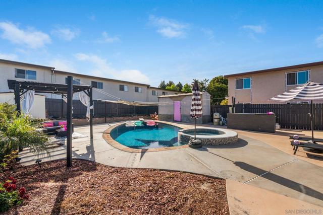 434 Del Mar Ct, Chula Vista CA: https://media.crmls.org/mediaz/ce41af31-2efa-4e8f-b8d8-deafd354db58.jpg