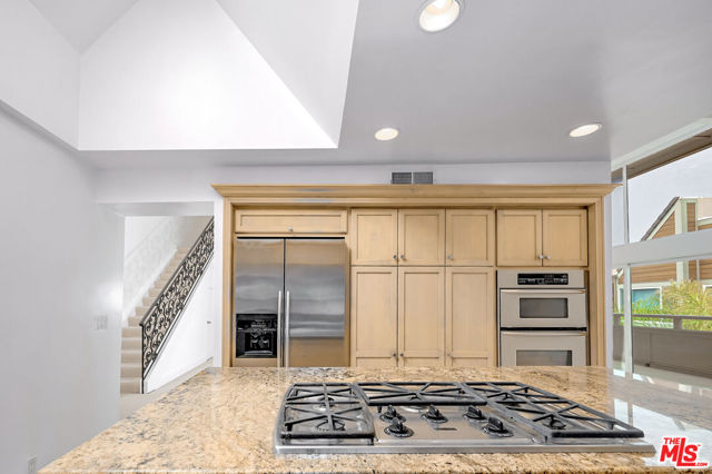 4250 Via Dolce, Marina del Rey CA: https://media.crmls.org/mediaz/ce41e33e-65b8-4b6c-a3ce-c9260748e6dc.jpg