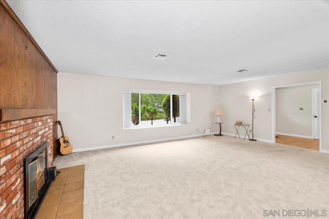 13128 Via Del Toro, Poway CA: https://media.crmls.org/mediaz/ce4275a3-d0a4-4ee4-8db0-deca6095c760.jpg