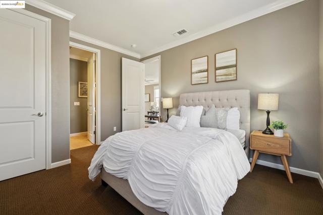 6686 Chalk Hill Ln, Vallejo CA: https://media.crmls.org/mediaz/ce42af78-da42-42db-88c4-657b13e35e39.jpg