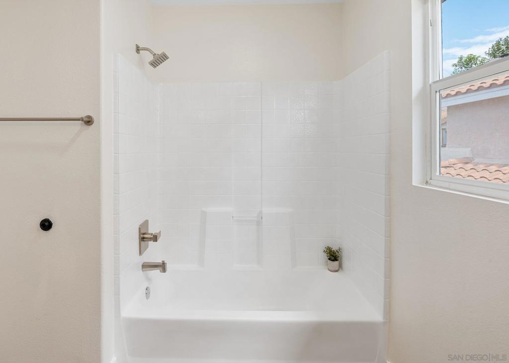 https://media.crmls.org/mediaz/ce42b024-294f-4a23-ba21-ba45542cbde0.jpg?preset=X-Large