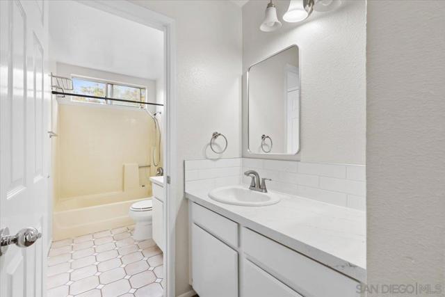 5356 Malcolm St, Oceanside CA: https://media.crmls.org/mediaz/ce431aac-1b09-4679-9e2b-db11e021dc8b.jpg