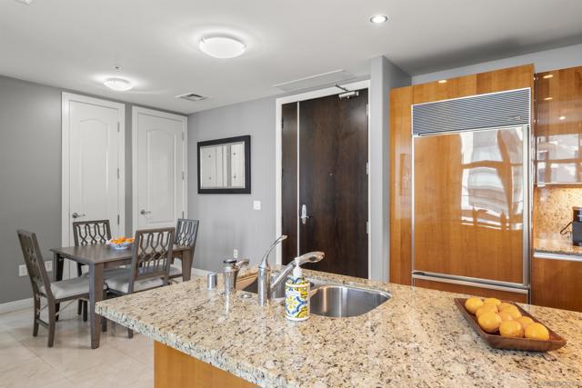 550 Front St, San Diego CA: https://media.crmls.org/mediaz/ce43408e-adf1-4aee-be86-b061f1c61e17.jpg