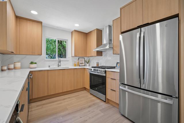 824 14th Ave, Menlo Park CA: https://media.crmls.org/mediaz/ce435434-3b7b-45d0-9ad0-1e7564317ffb.jpg