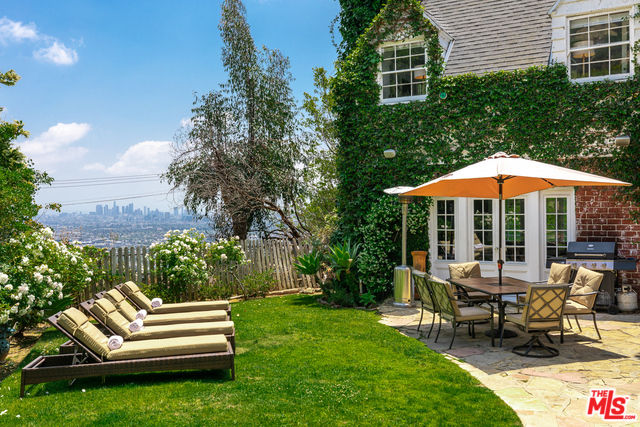 8545 FRANKLIN Avenue, Los Angeles CA: https://media.crmls.org/mediaz/ce43629d-17ab-4322-a4cc-ff9f5dfc7497.jpg