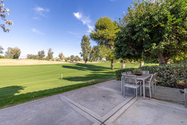35 Mission Court Court, Rancho Mirage CA: https://media.crmls.org/mediaz/ce437e50-6246-48d0-92ca-c0dc9e427b22.jpg