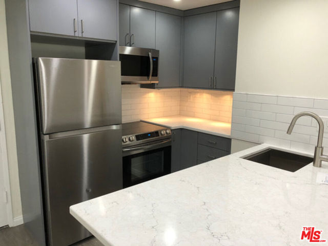 1440 Veteran Avenue, Los Angeles CA: https://media.crmls.org/mediaz/ce45177b-adc3-4dab-802f-9ec35fa5feee.jpg