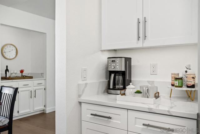 545 Shady Brook Pl, Escondido CA: https://media.crmls.org/mediaz/ce45c9c5-4c38-4875-8639-1c1ab3238c06.jpg