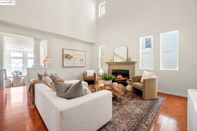 661 Via Rialto, Oakland CA: https://media.crmls.org/mediaz/ce46b551-eea0-475f-8ee8-a689c7091b5d.jpg