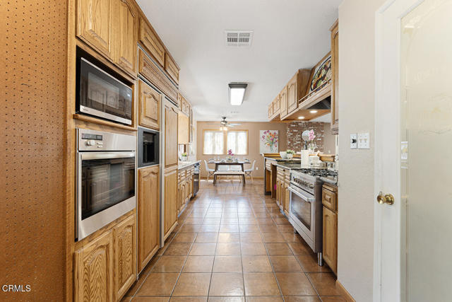Detail Gallery Image 16 of 38 For 1100 Leonard Ave, Pasadena,  CA 91107 - 3 Beds | 3 Baths