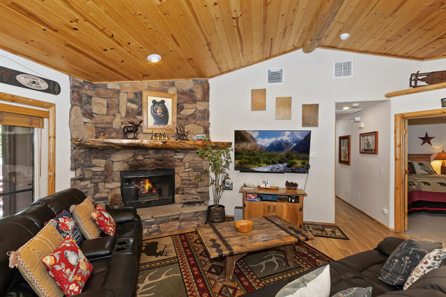 43259 Bow Canyon Road, Big Bear CA: https://media.crmls.org/mediaz/ce46f586-cf84-4ed0-9562-1d75858e89af.jpg