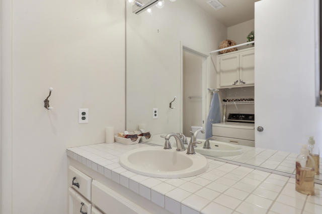 141 Lake Shore Drive, Rancho Mirage CA: https://media.crmls.org/mediaz/ce471a67-d093-43e6-b52f-3fcea023e1cd.jpg