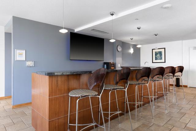 850 Beech St, San Diego CA: https://media.crmls.org/mediaz/ce47b937-ad6e-4ee8-8a46-dcdf821b974d.jpg