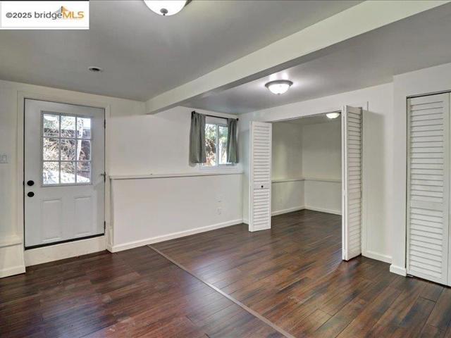 4211 Market St, Oakland CA: https://media.crmls.org/mediaz/ce4813fb-24a7-4a1e-9040-a5941ad88562.jpg