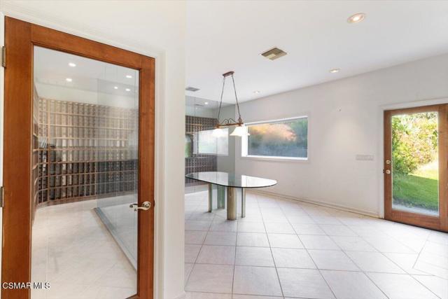 8445 Roseland Avenue, Moorpark CA: https://media.crmls.org/mediaz/ce485cde-a6ab-417d-bd99-b79b1657c395.jpg