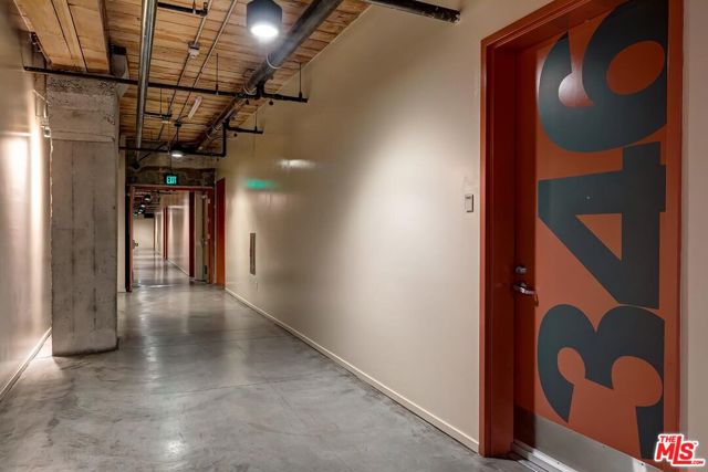 530 S Hewitt Street, Los Angeles CA: https://media.crmls.org/mediaz/ce48833a-fda2-40ee-ae0c-40dd69adb908.jpg