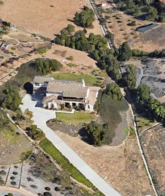 1964 Tracy Ct, Fallbrook CA: https://media.crmls.org/mediaz/ce497488-bd9e-458a-8784-ec2e6b1a0939.jpg