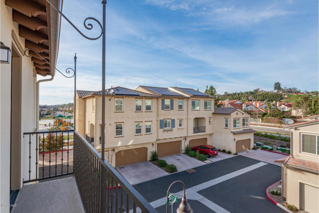 176 Sawbuck Street, Camarillo CA: https://media.crmls.org/mediaz/ce498523-f4d6-4271-bcc3-e573ae71af76.jpg