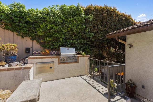 4331 Summit Drive, La Mesa CA: https://media.crmls.org/mediaz/ce49bbf9-655e-41c8-8be1-64d960a92810.jpg
