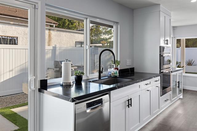 Detail Gallery Image 4 of 28 For 110 Turner Ave, Encinitas,  CA 92024 - 3 Beds | 2 Baths