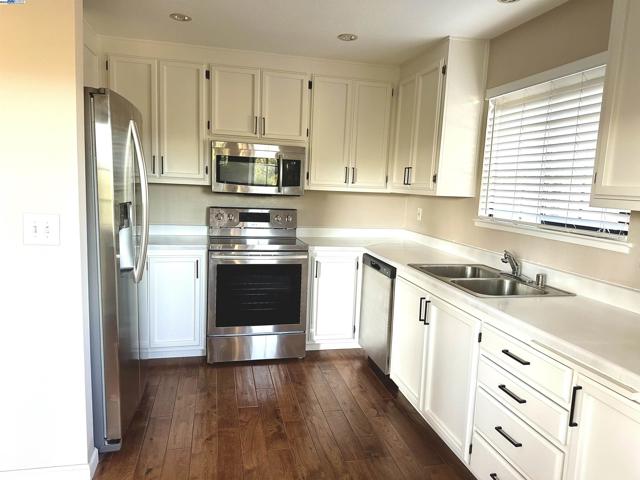 2000 Canyon Woods Dr, San Ramon CA: https://media.crmls.org/mediaz/ce49d53f-1aeb-406e-ba3f-9ea3d9269aad.jpg