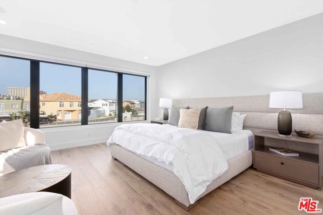 4106 River Avenue, Newport Beach CA: https://media.crmls.org/mediaz/ce4a07ce-50e7-4b9a-bed0-a3bfd08d7bea.jpg