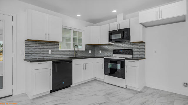 Image 6 of 31 For 943 Pelican Island Court