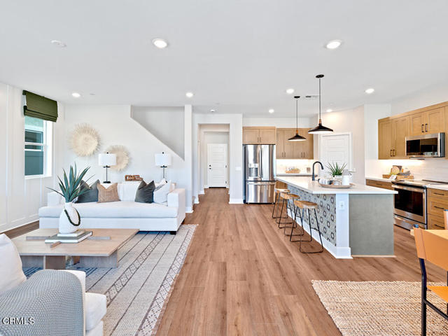 Detail Gallery Image 7 of 18 For 104 Gray Pine Way, Piru,  CA 93040 - 3 Beds | 2/1 Baths