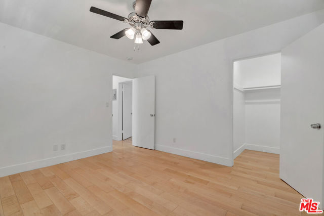119 Paloma Avenue, Venice CA: https://media.crmls.org/mediaz/ce4bc217-9d1e-4acc-bd4d-81b3419c48ff.jpg