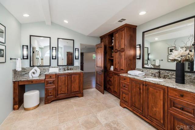 1470 Rubenstein Ave, Cardiff by the Sea CA: https://media.crmls.org/mediaz/ce4d8284-0df9-4efd-9df5-7ab65e1e1b1d.jpg