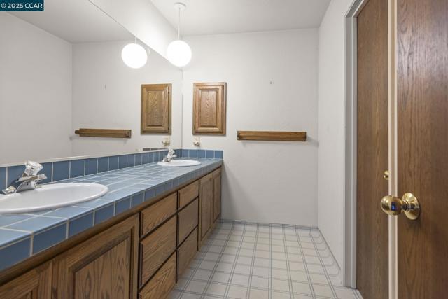 1383 Alvarado Rd, Berkeley CA: https://media.crmls.org/mediaz/ce4d92fa-bfb2-421c-b95e-cf25a0e6753e.jpg