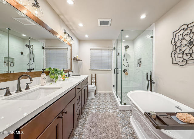 1832 Calle Salto, Thousand Oaks CA: https://media.crmls.org/mediaz/ce4d96fb-9f82-4b87-90f7-71906048a8c1.jpg