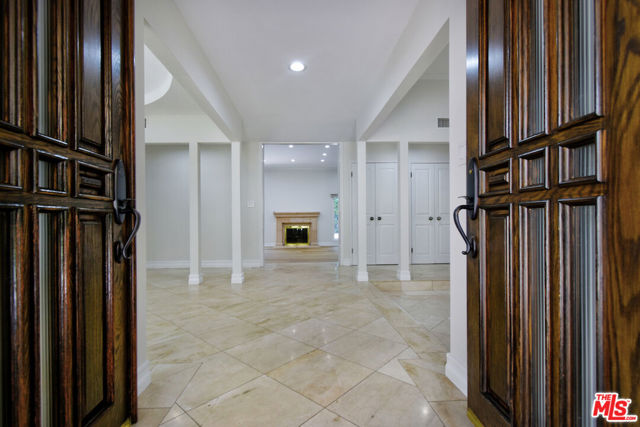 23637 Park Belmonte, Calabasas CA: https://media.crmls.org/mediaz/ce4da700-aec4-4b11-ac5d-a2acfb6e43bf.jpg