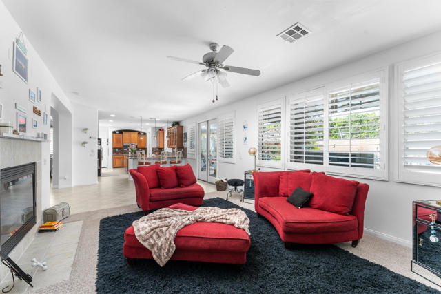 80580 Apple Court, Indio CA: https://media.crmls.org/mediaz/ce4eb931-56ab-46ba-b22a-04e55d2c3c8e.jpg