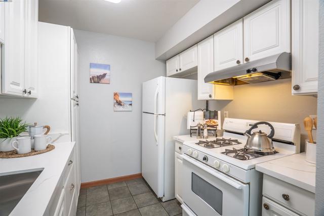 325 San Miguel Ct, Milpitas CA: https://media.crmls.org/mediaz/ce4f7afa-9ab5-4584-a744-5cab6aa1ba0b.jpg