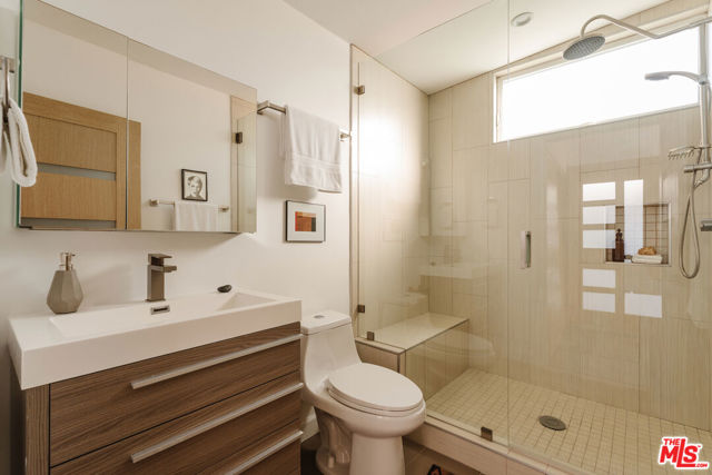 2034 North Berendo Street photo 44