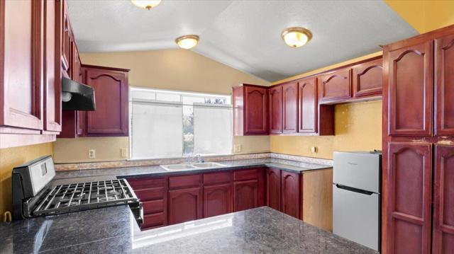 704 Garner Avenue, Salinas CA: https://media.crmls.org/mediaz/ce4fee75-cc0f-4216-a856-f354ff6e1991.jpg