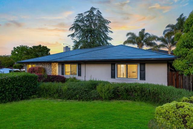 8120 Catalina Court, Gilroy CA: https://media.crmls.org/mediaz/ce5053e2-451e-4b37-b9c2-d4b683b64e28.jpg