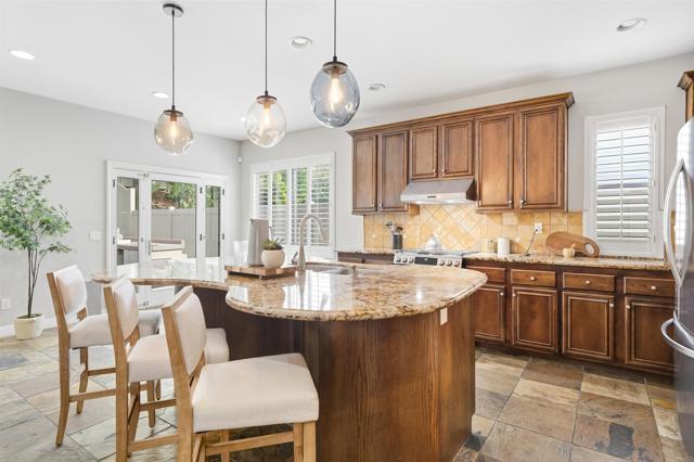 1029 Vista Oak Place, Chula Vista CA: https://media.crmls.org/mediaz/ce514ac8-2354-42c8-bf02-b91f1e3a523e.jpg