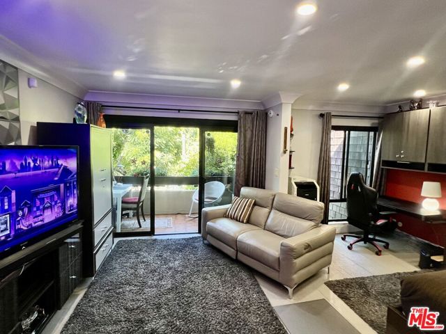 950 North Kings Road, 268 photo 11